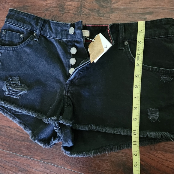 ROXY NEW BLACK JEANS SHORTS ✨️ - Picture 4 of 7